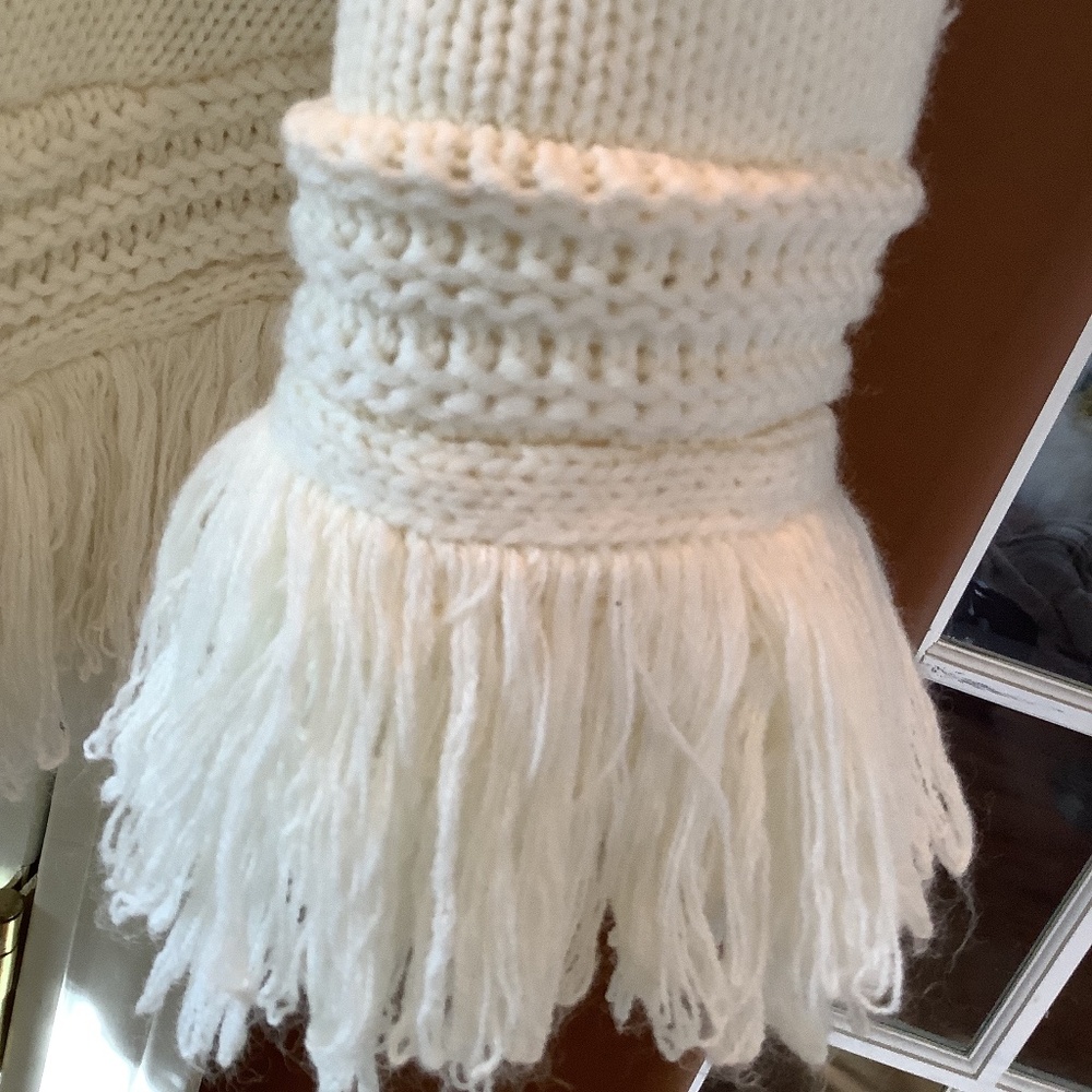 Poncho - Picture 2 of 4